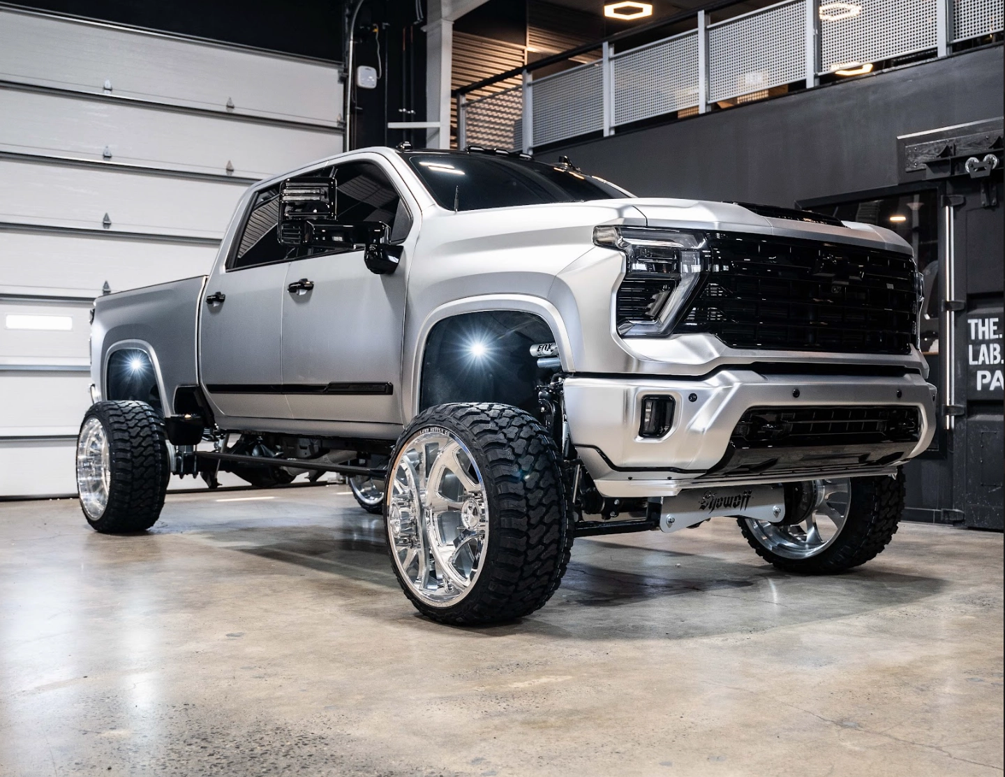 2011-2024 Chevrolet/GMC 2500/3500 Showoff Motorsports 7-9" Lift Kit