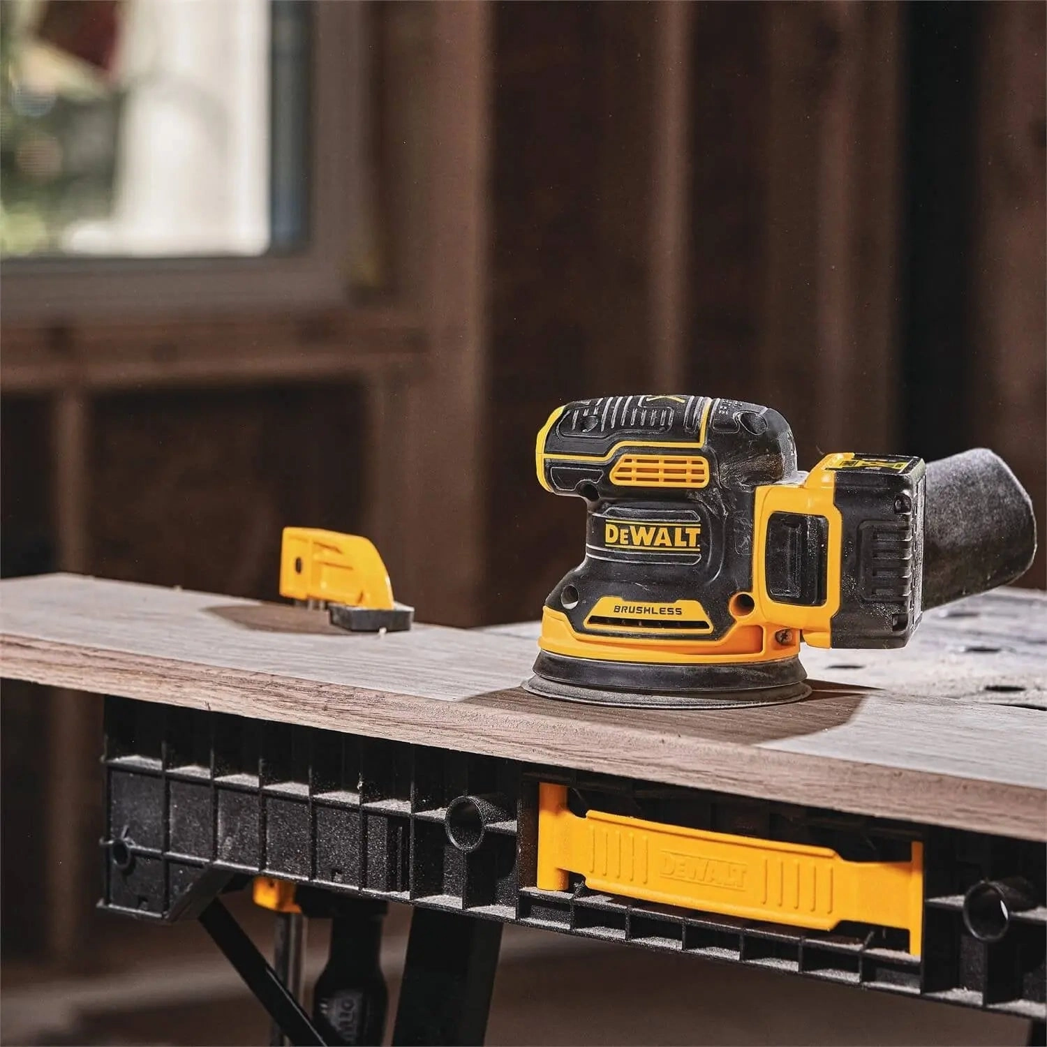 Dewalt DCW210P1 - 20V MAX BL 5" Random Orbit Sander KIT