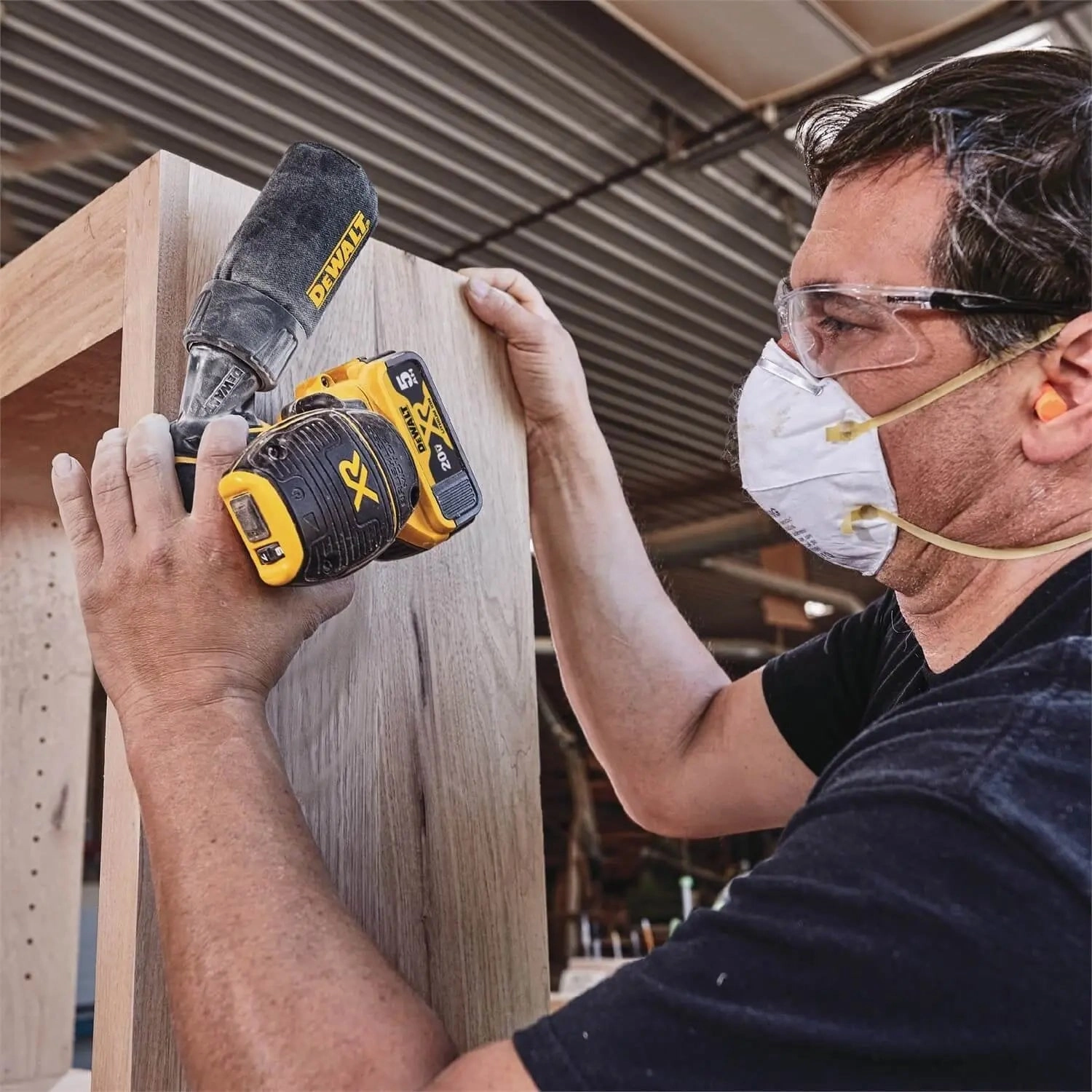 Dewalt DCW210P1 - 20V MAX BL 5" Random Orbit Sander KIT